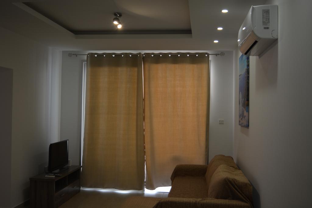 P L Panagiotis Apartament